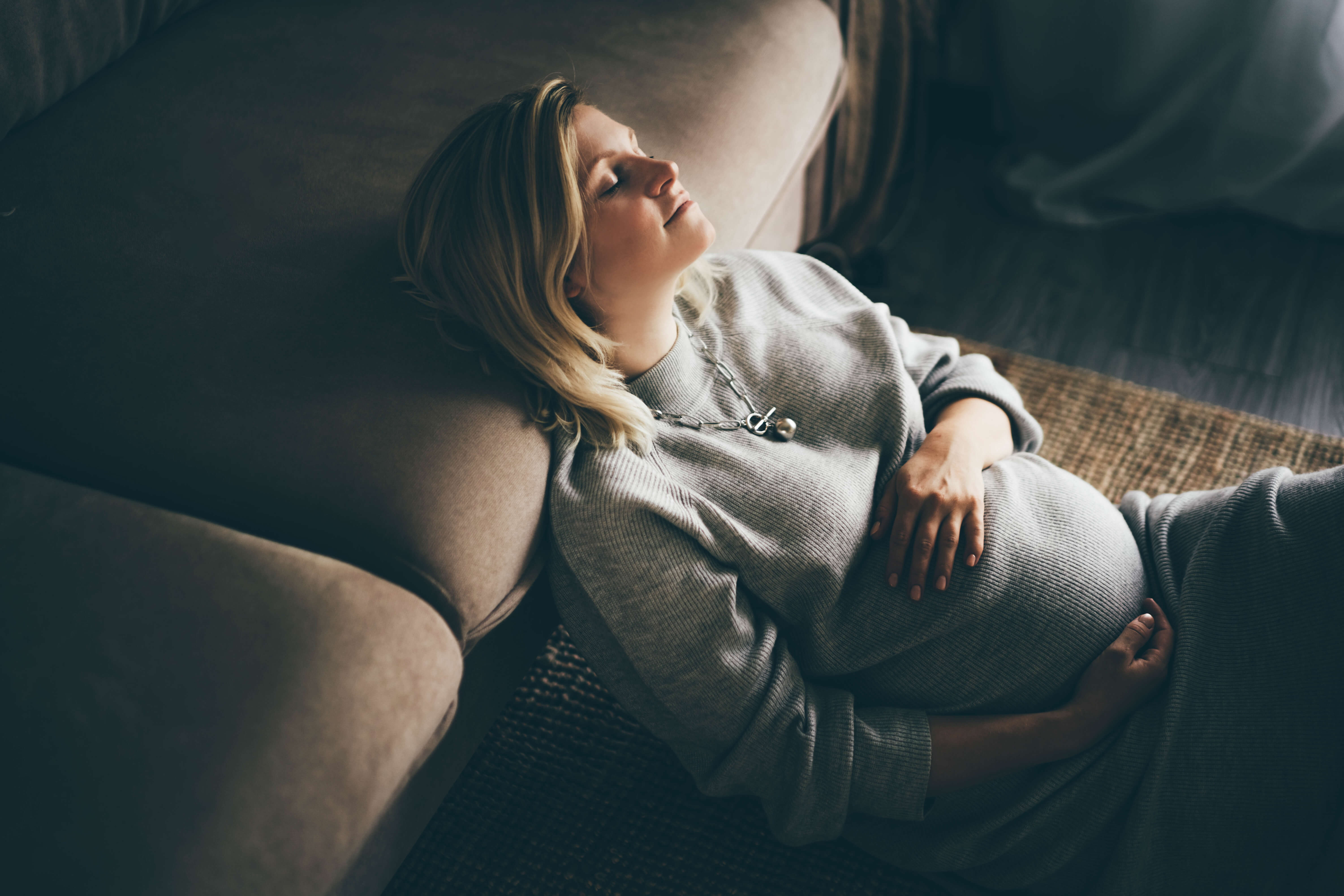 hamile kadın bel ağrısı yaşıyor
