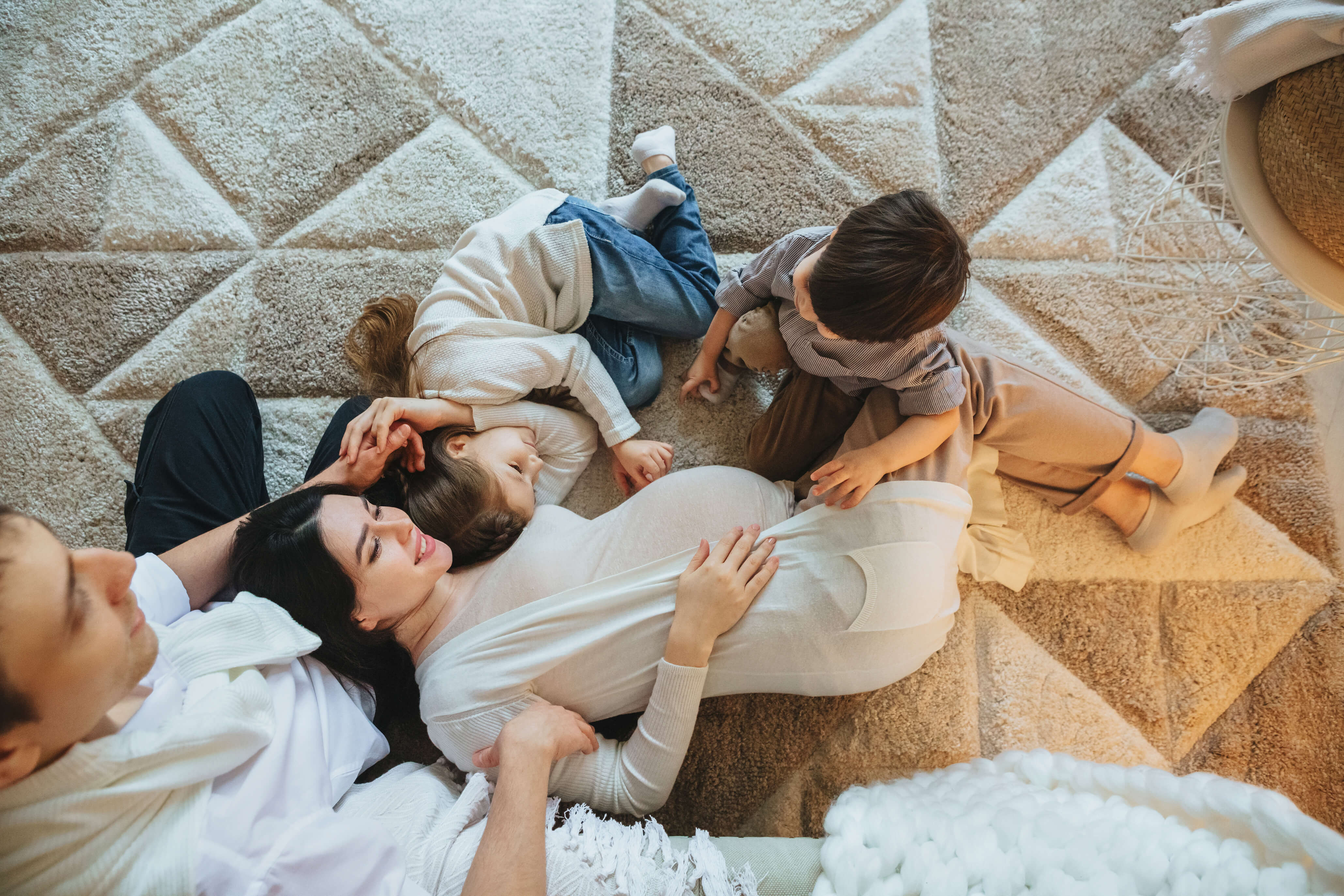 İki Çocuklu Aile Bebek Bekliyor